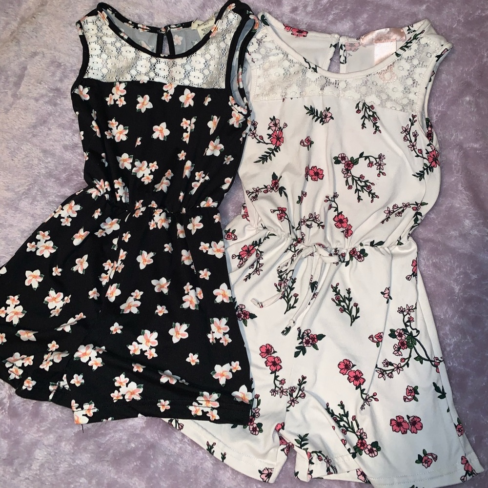 Bundle of 2 girls rompers. Size 5. Navy and white.